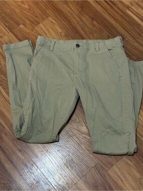 Izod Men's Chino Pants in Light Khaki